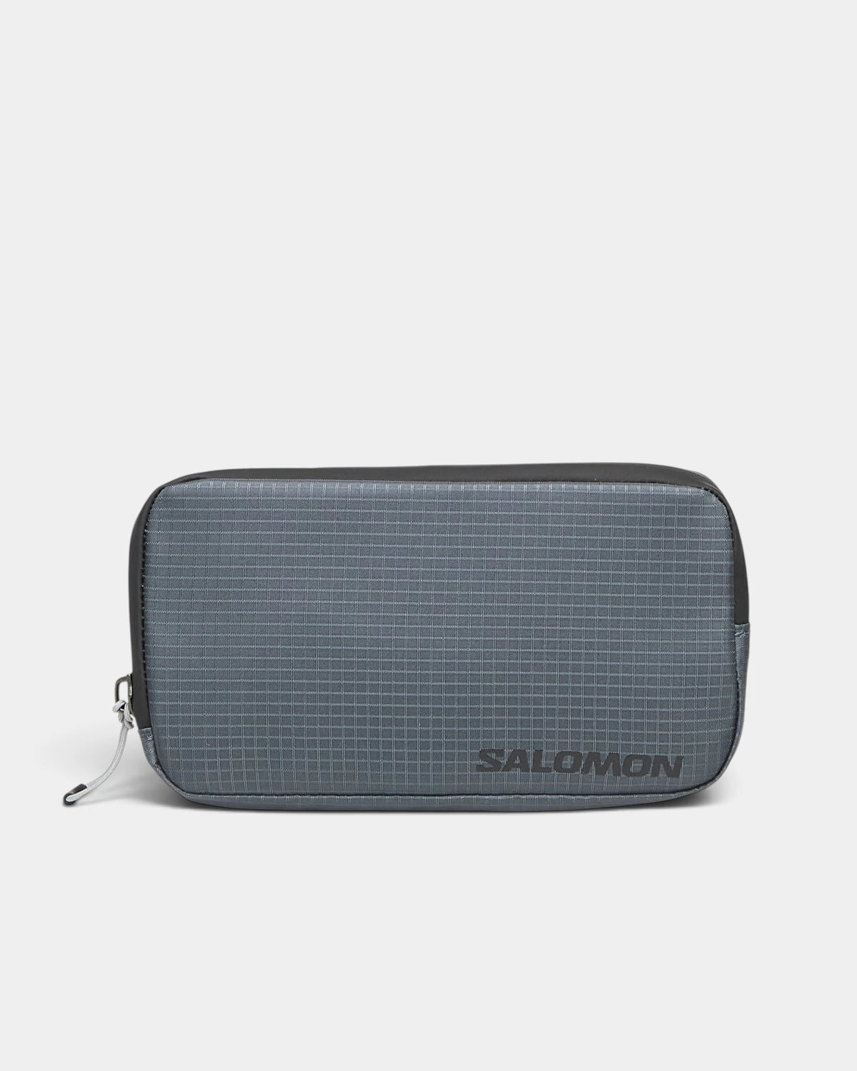 Salomon ACS Essentials Case in Turbulence/Monument, front view of the flat grey grid ripstop zip case with the dark bonded trim, the tonal SALOMON logo and the corded zip pull at the left