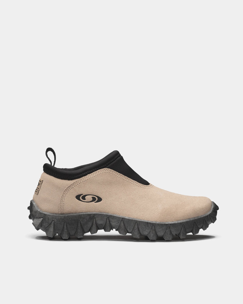 Salomon Snowclog OG Shoes in Safari/Black/Black, right shoe in side profile, showing the sand-coloured slip-on upper with a black collar and a black lugged sole
