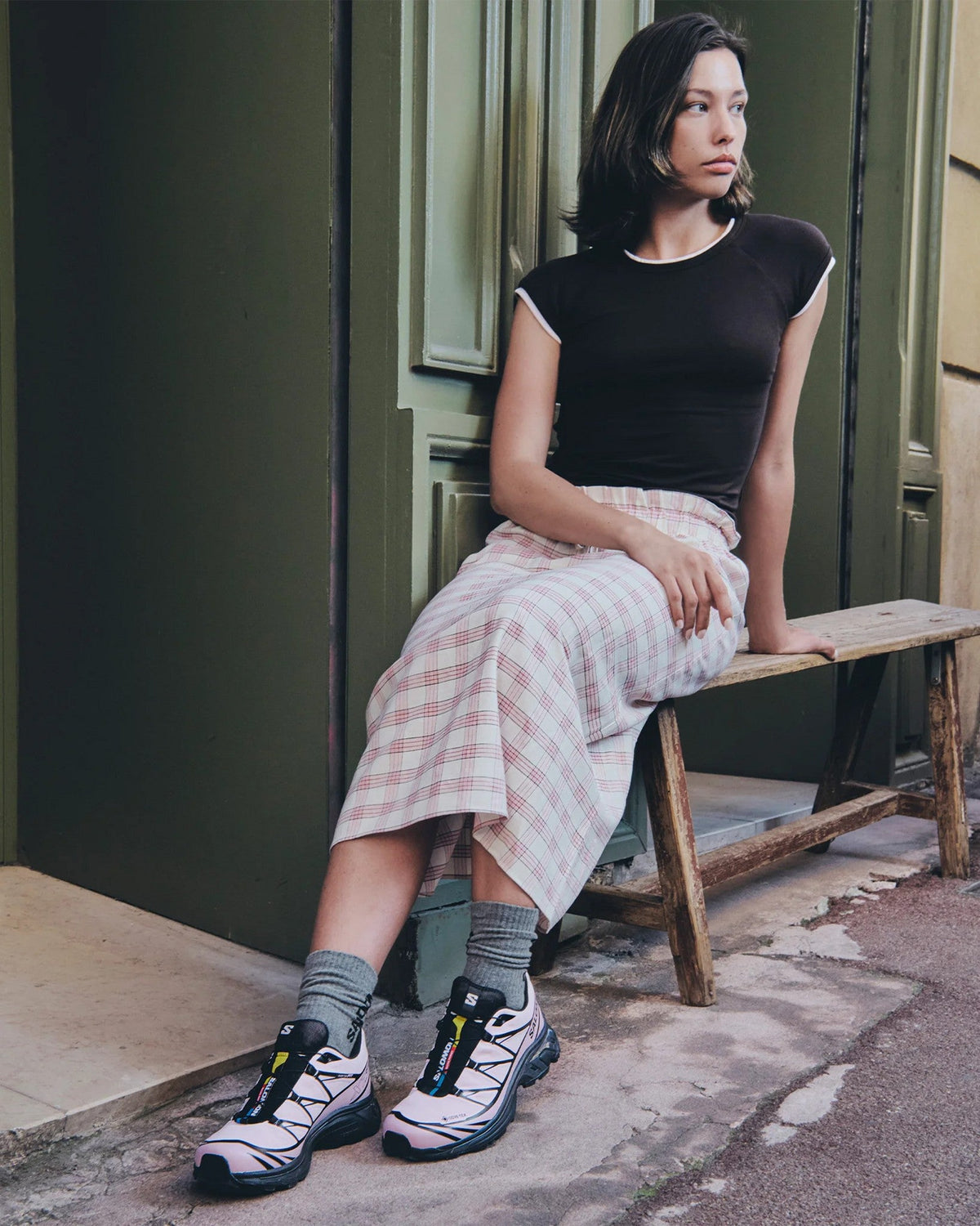 Lockwood Avenue Salomon XT-6 Gore-Tex sneakers in Icy Pink and Dawn Pink with black chassis and Quicklace, side view.