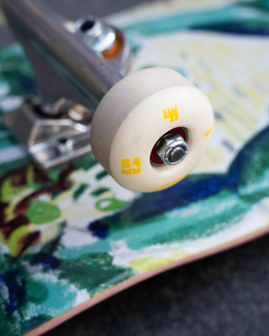 Close-up of a cream 54 mm Lockwood wheel and silver truck on the Wapper complete